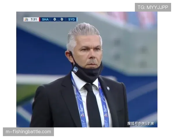 比赛因观众席医疗紧急情况中断15分钟后恢复进行