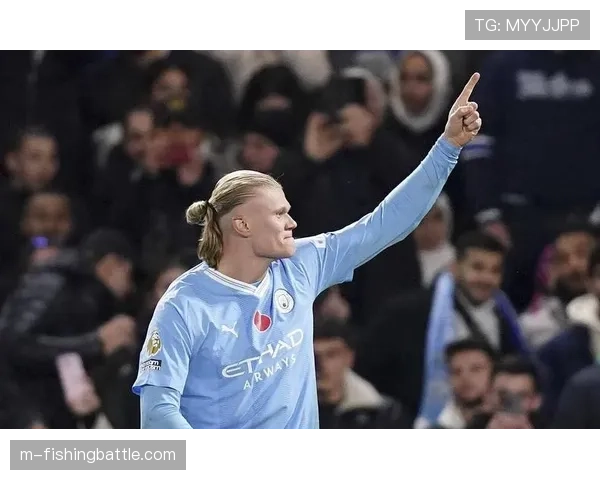 特写:谢菲尔德“社区杯”足球赛,哈兰德现身开幕式鼓励小球员 特写:谢菲尔德“社区杯”足球赛,哈兰德现身开幕式鼓励小球员